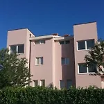 Smodlaka Lägenhet *